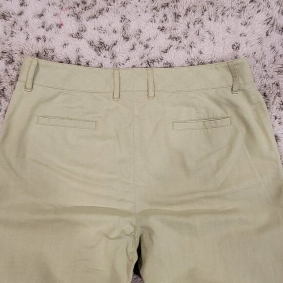 Lafayette 148 Size 4 Classic Pastel Green Stretch Preppy Cuffed Tapered Capris - Picture 10 of 10